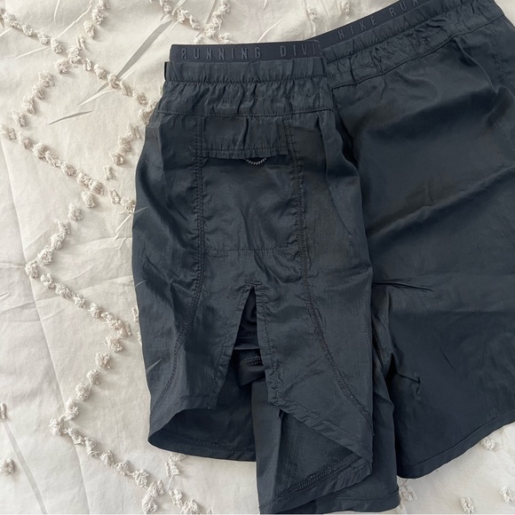 Nike Running Run Division tempo luxe 2in1 shorts in black - Picture 7 of 13